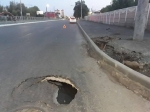 В Оренбурге на улице Терешковой под асфальт провалился автомобиль