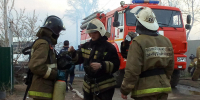 В Орске на улице Лазо минувшей ночью сгорел жилой дом - Ural56.Ru