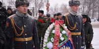 В Оренбурге в честь Дня защитника Отечества прошло торжественное возложение цветов - Ural56.Ru