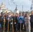 Школьники начали наводить порядок у памятника «Ликвидаторам аварии на Чернобыльской АЭС» - Город Орск