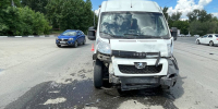 В Орске столкнулись маршрутка и легковой автомобиль. Пострадал один человек - Ural56.Ru