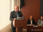 Сергей Тавокин во время выступления на заседании горсовета Орска