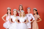 Участницы конкурса и организатор