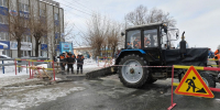 Коммунальные службы начали устранять провал на улице Монтажников в Оренбурге - Ural56.Ru