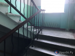 Подъезд многоквартирного жилого дома в Орске