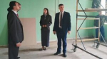 Партийный десант проверил ход ремонта круглосуточного стационара в Кувандыке